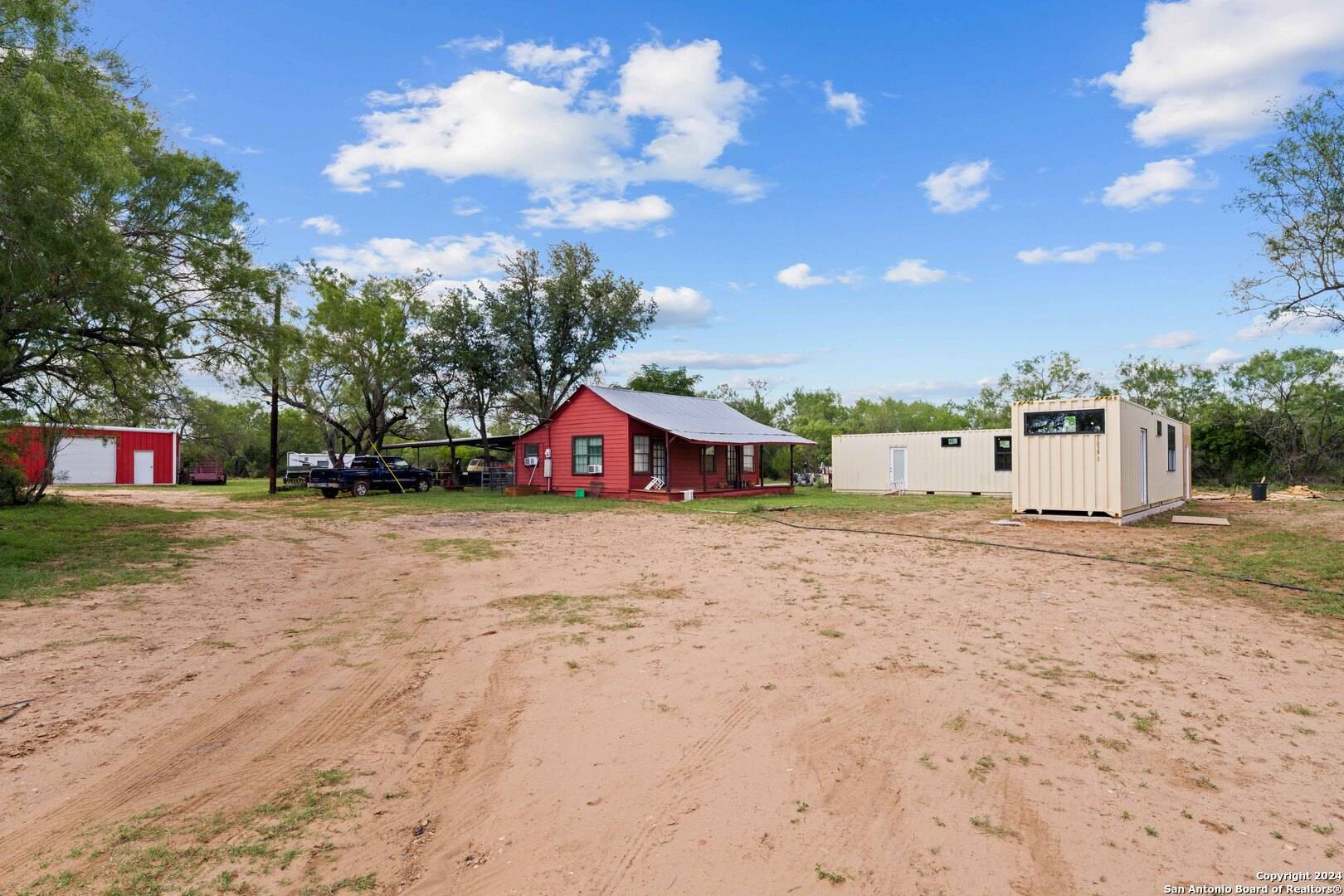 Hondo, TX 78861,1396 COUNTY ROAD 646