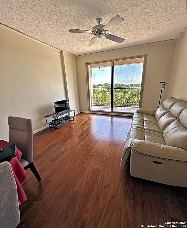 1 TOWERS PARK LN UNIT 504, San Antonio, TX 78209-6423