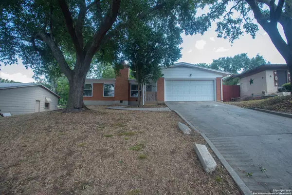 302 WILLIAMSBURG PL, San Antonio, TX 78201-3213