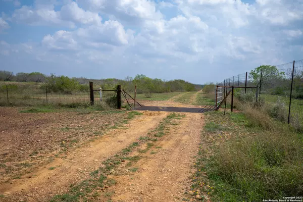 Jourdanton, TX 78026,TBD BLUNTZER RD