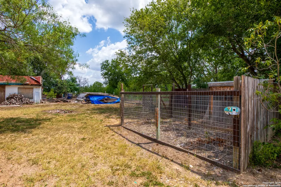 111 BEXAR, Elmendorf, TX 78112-6307