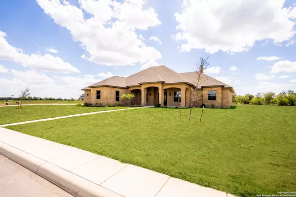 132 Armin Ct, Castroville, TX 78009