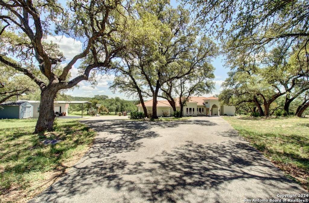 555 CROOKED OAK DR, Spring Branch, TX 78070-4927