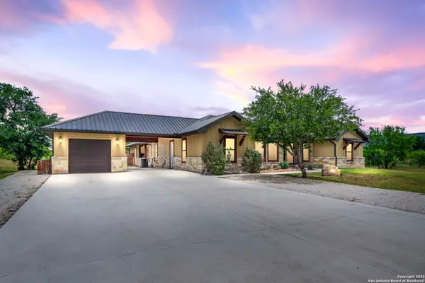 1185 Mountain Valley, Concan, TX 78838