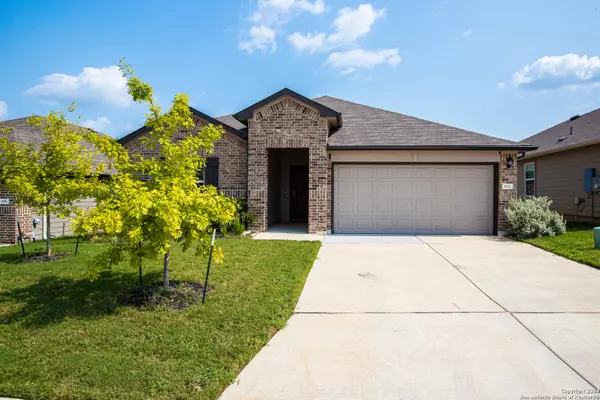 832 PRONGHORN TRL, Seguin, TX 78155