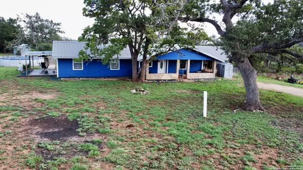 524 ELMWOOD DR, Bandera, TX 78003-5833