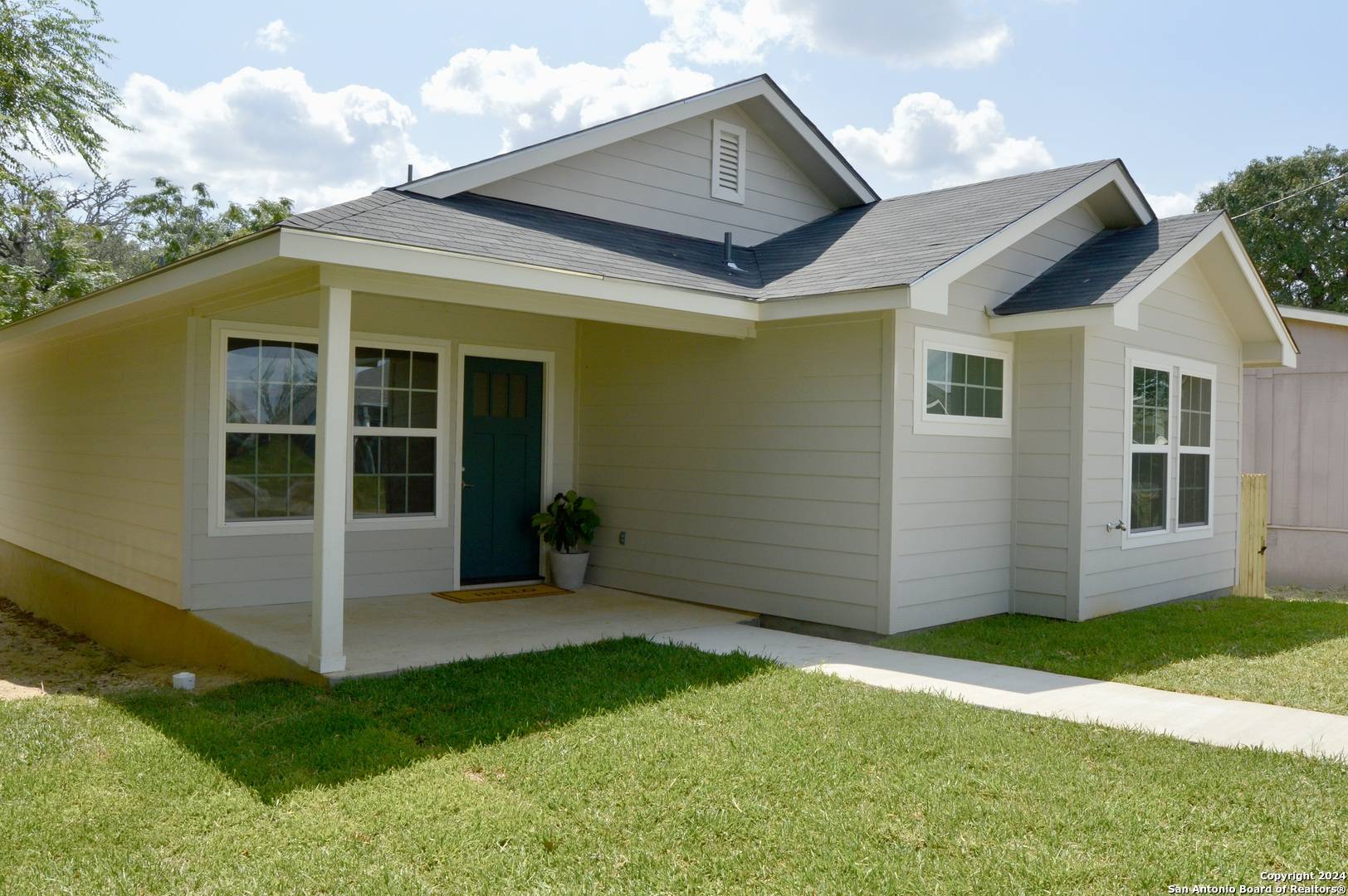 812 UVALDE ST, Pleasanton, TX 78064-1942