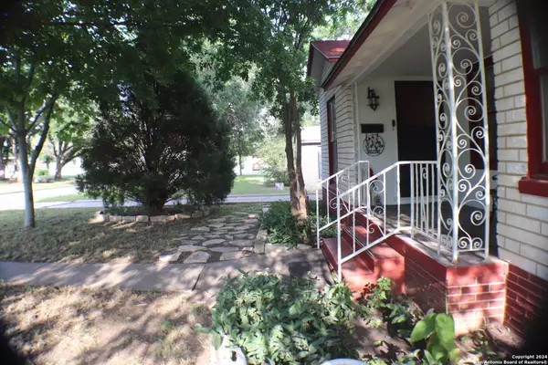 San Antonio, TX 78201,2306 Huisache