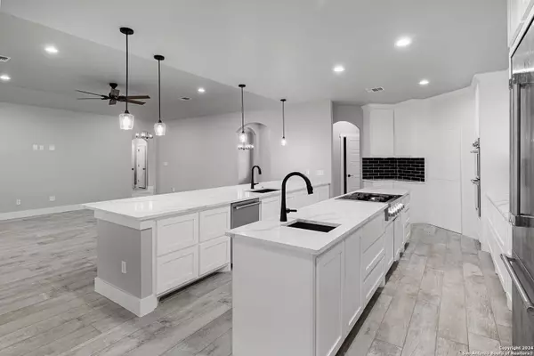 New Braunfels, TX 78132,1522 SHADY HOLW