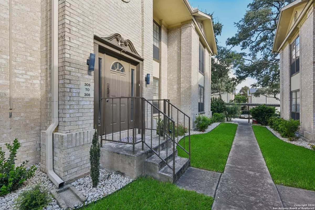 San Antonio, TX 78216-6775,165 RAMPART DR UNIT 305