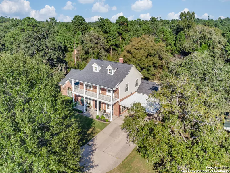 2 Highland Dr, Huntsville, TX 77320