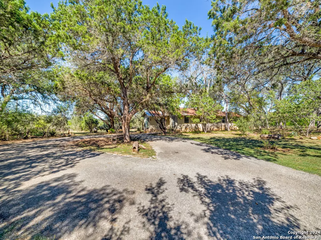 Pipe Creek, TX 78063-7388,417 VISTA GRANDE