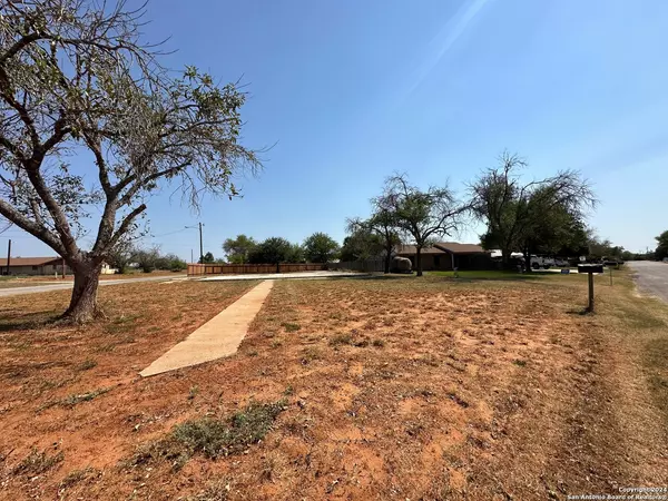 1438 Huajillo, Pearsall, TX 78061