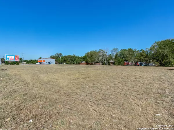Seguin, TX 78155,0 E Kingsbury
