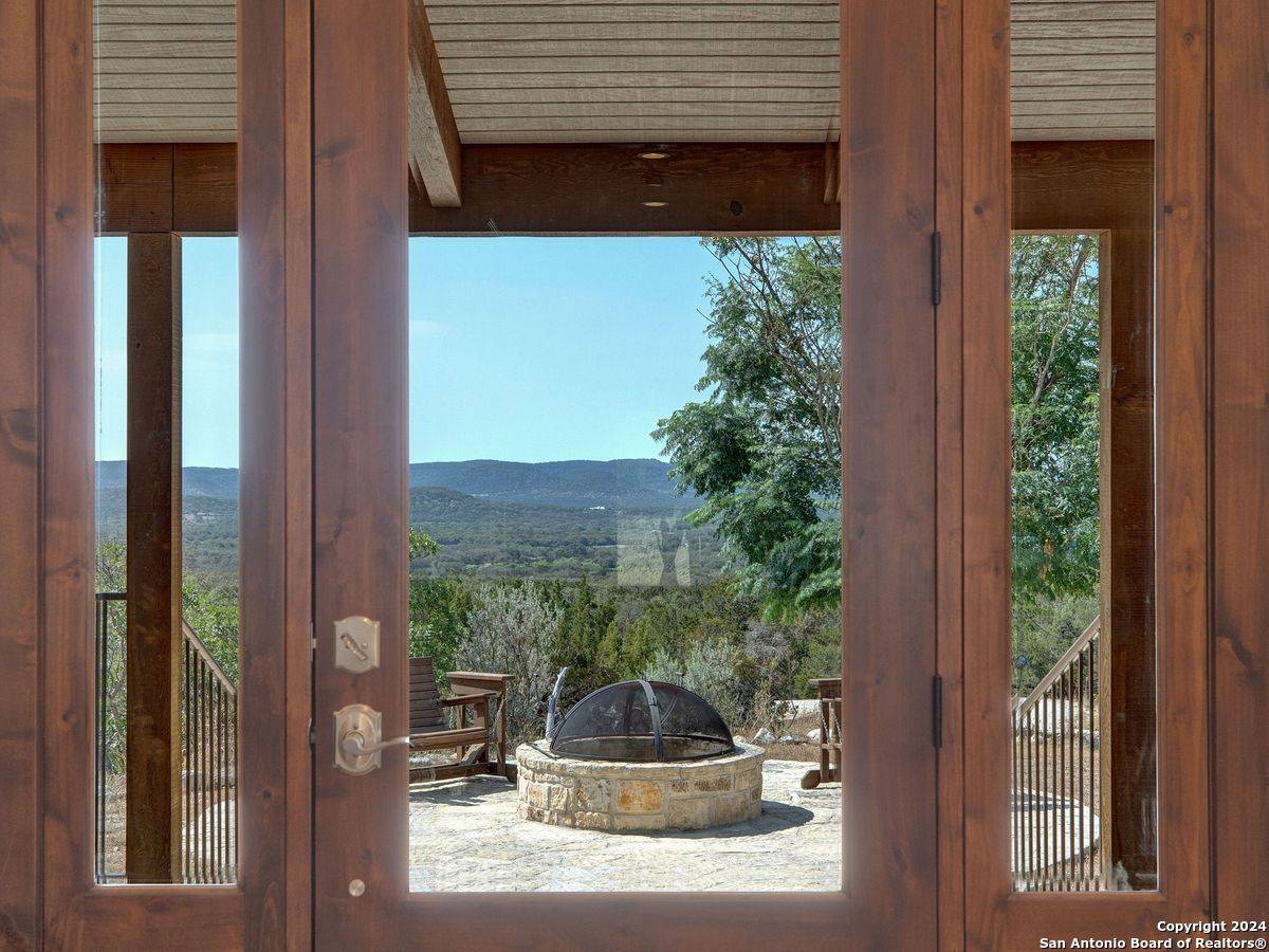 603 Blessing Ln,  Utopia,  TX 78884