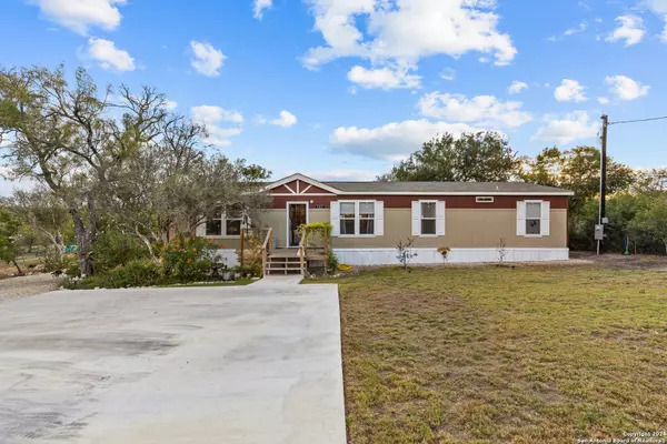 141 County Road 459, Hondo, TX 78861