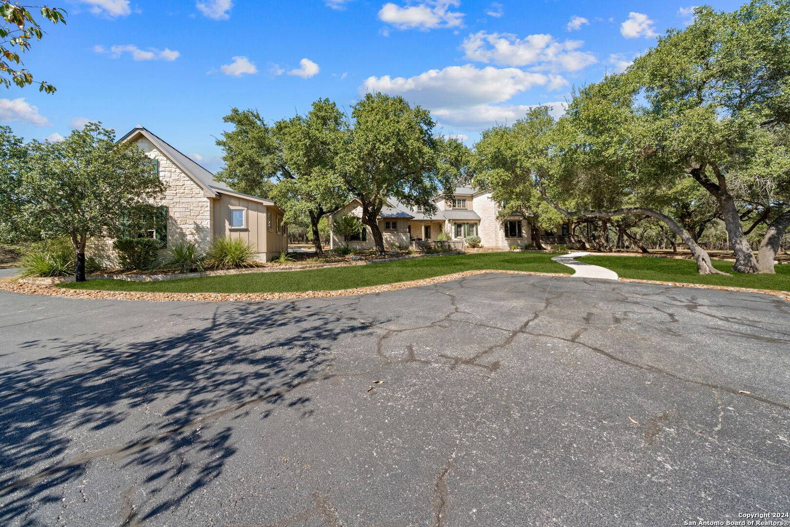 Boerne, TX 78006-3881,1420 WATERSTONE PKWY