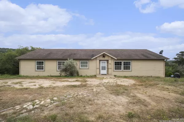 185 County Road 2709, Mico, TX 78056