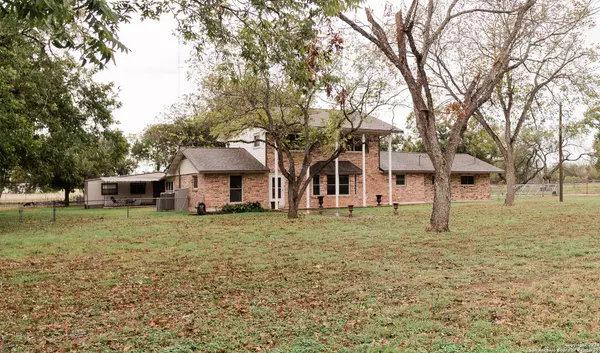 7052 TREE BEND ST, China Grove, TX 78263-3918