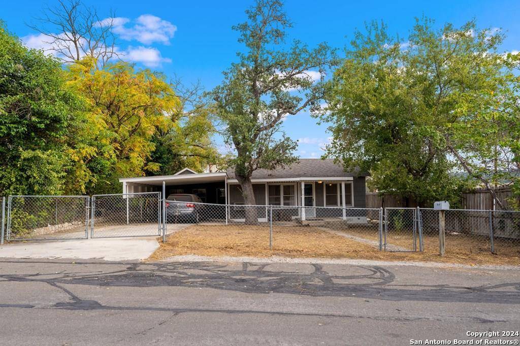 Kerrville, TX 78028,610 Marion