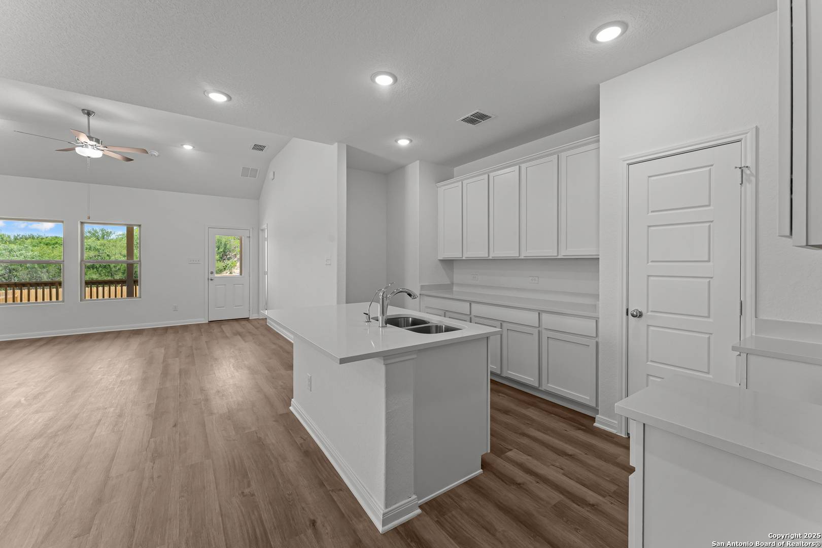San Antonio, TX 78222,8219 Foxtail Fork