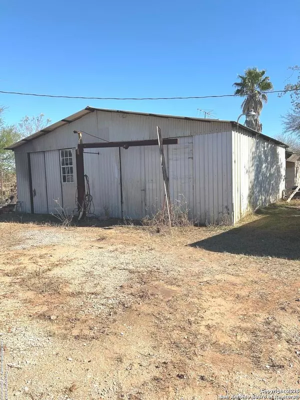 Natalia, TX 78059,806 STATE HIGHWAY 132