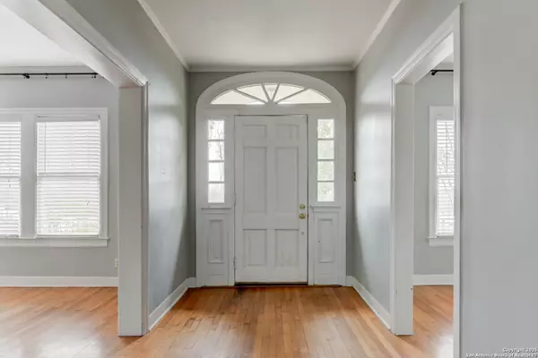 Alamo Heights, TX 78209-4408,702 Ogden Lane