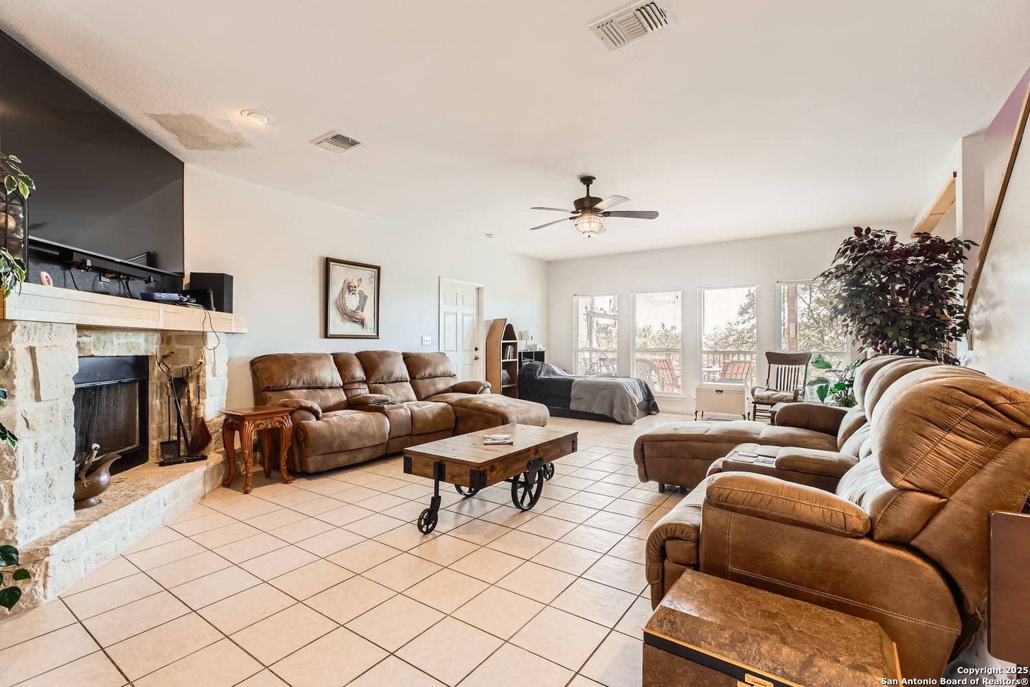 Lakehills, TX 78063-6580,242 SCENIC SMT