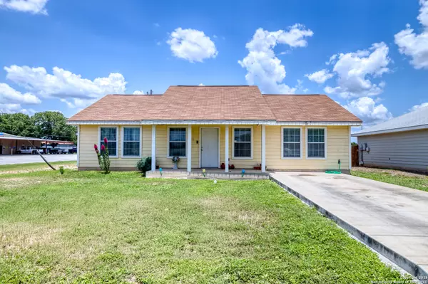 400 E Brazos, Uvalde, TX 78801