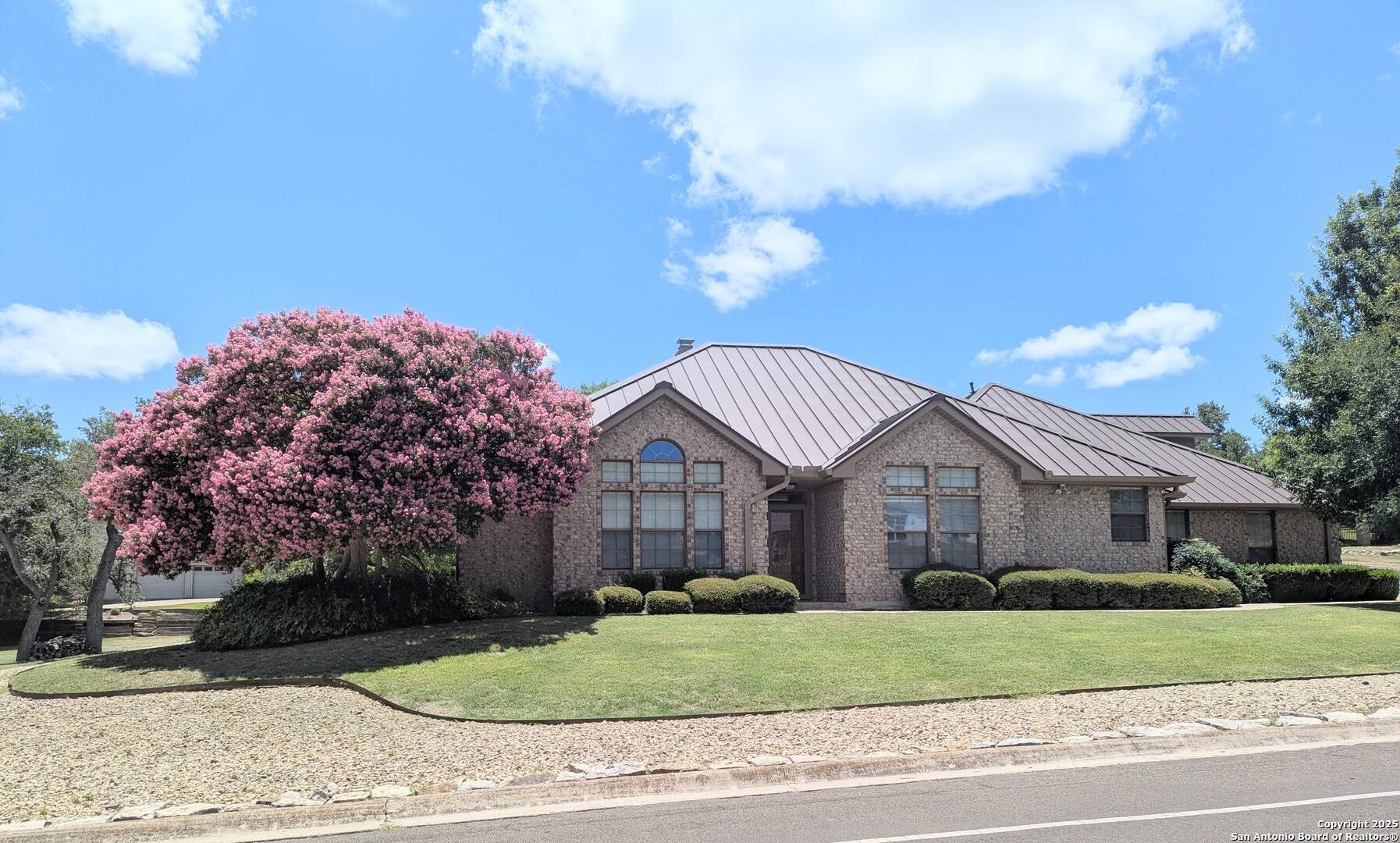 100 BRAEBURN CIR, Kerrville, TX 78028-6519