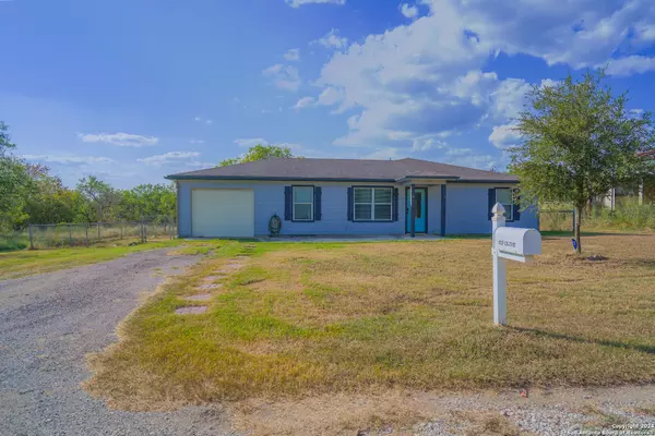 505 Olive St, Jourdanton, TX 78026