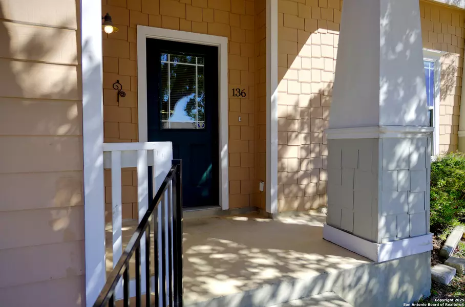 136 JASPER LN, Kerrville, TX 78028-3762