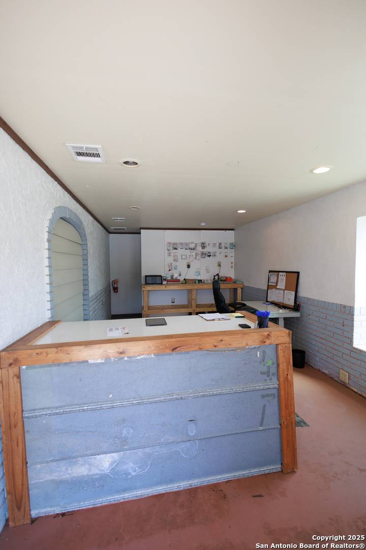 Devine, TX 78016-2802,508 HONDO AVE