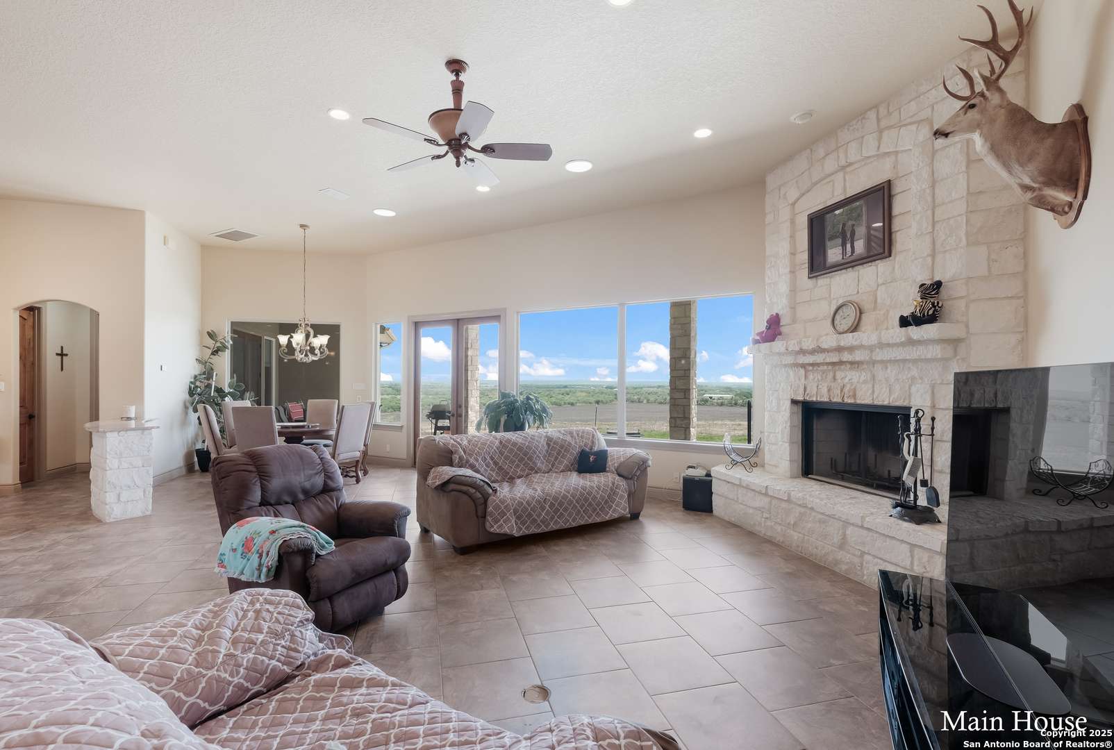 Rio Medina, TX 78066,208 Private Road 378