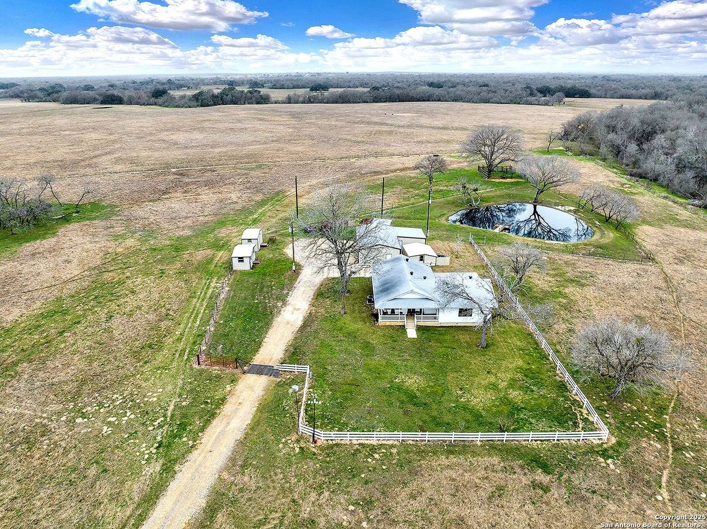 4418 State Highway 97, Nixon, TX 78140