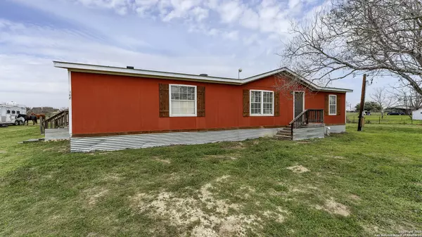 La Vernia, TX 78121,108 Oak View