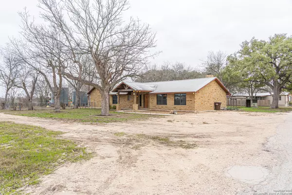 15326 Gross Ln, Lacoste, TX 78039