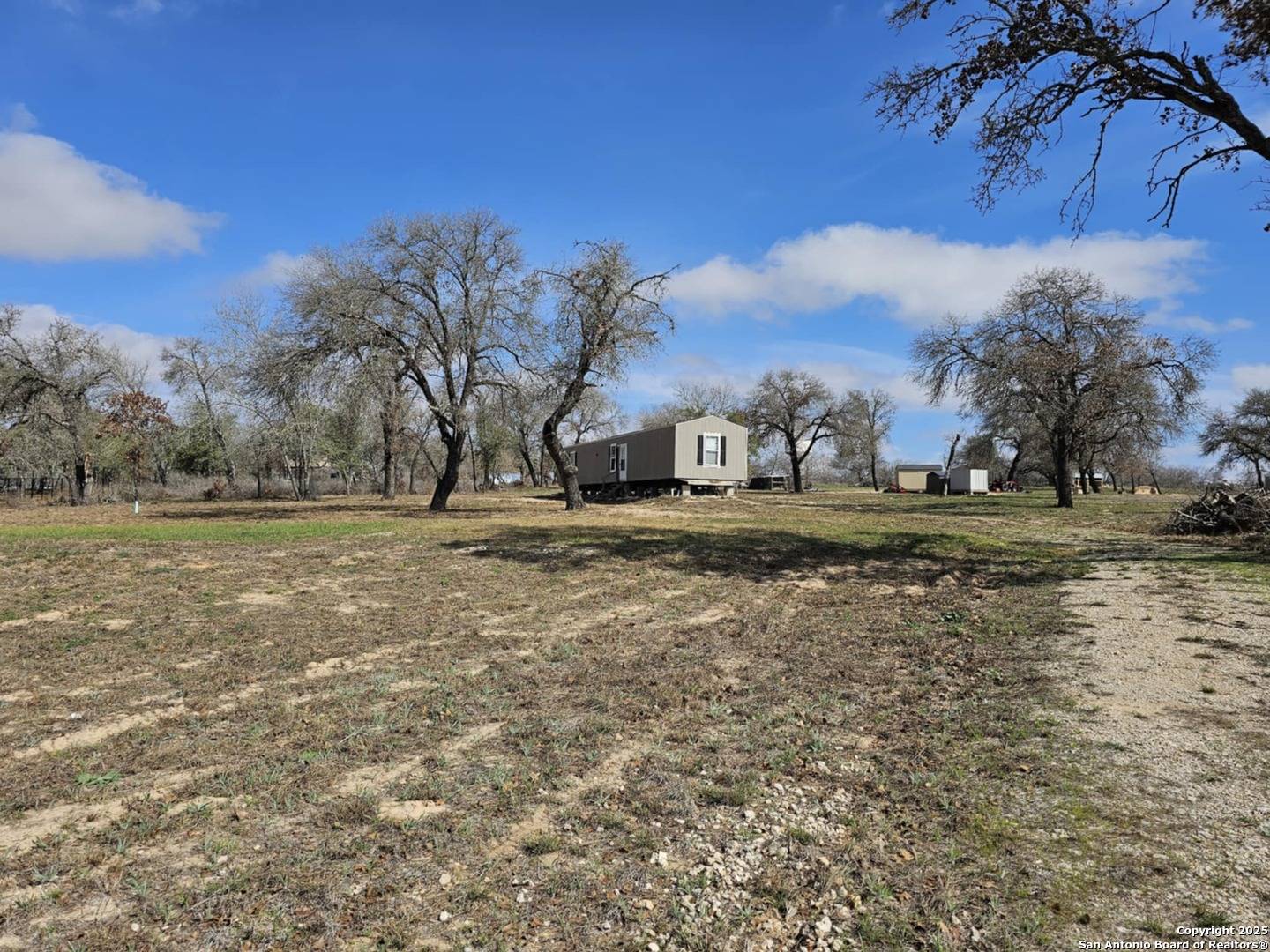 Somerset, TX 78069,154 W Robin Lynn Dr.