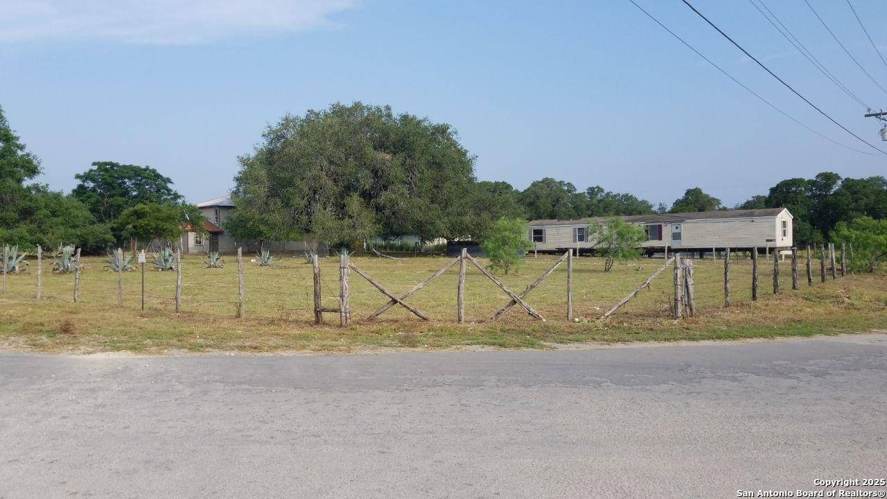Somerset, TX 78069,316 ROYAL OAKS A