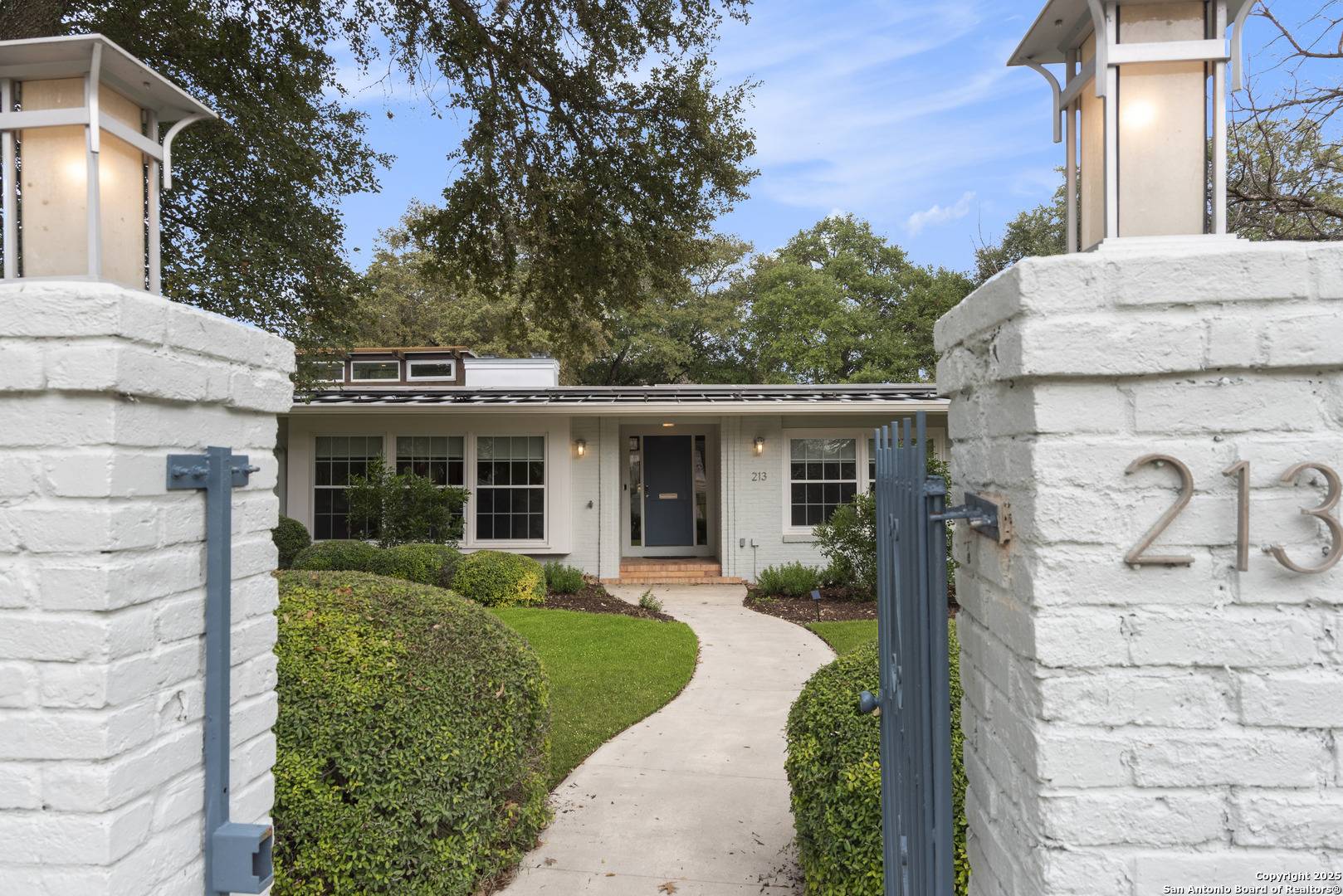 Terrell Hills, TX 78209-2836,213 NEWBURY TER