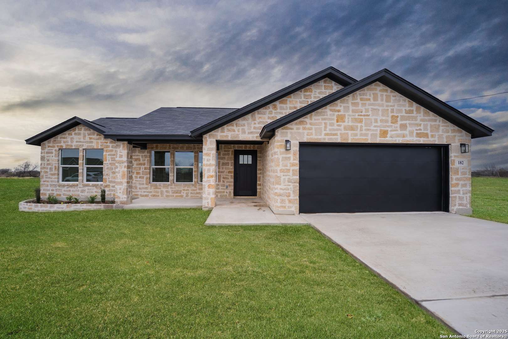 Natalia, TX 78059,182 Ranchero Way