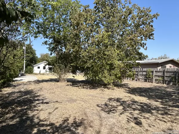 Seguin, TX 78155-1941,405 HARPER ST