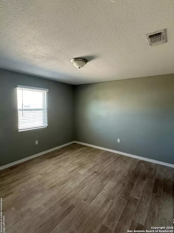 La Pryor, TX 78872,227 Hutchins