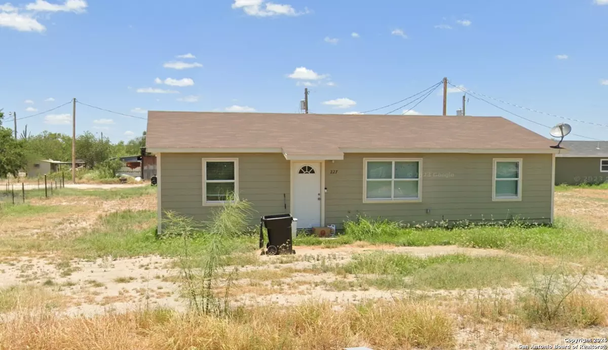 La Pryor, TX 78872,227 Hutchins