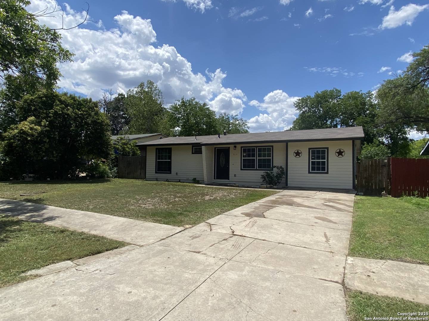 San Antonio, TX 78213-4647,810 WEIZMANN ST