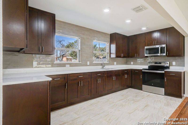 San Antonio, TX 78213,106 Green Meadow