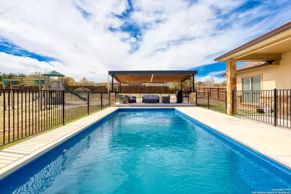 Adkins, TX 78101,174 Big Oak