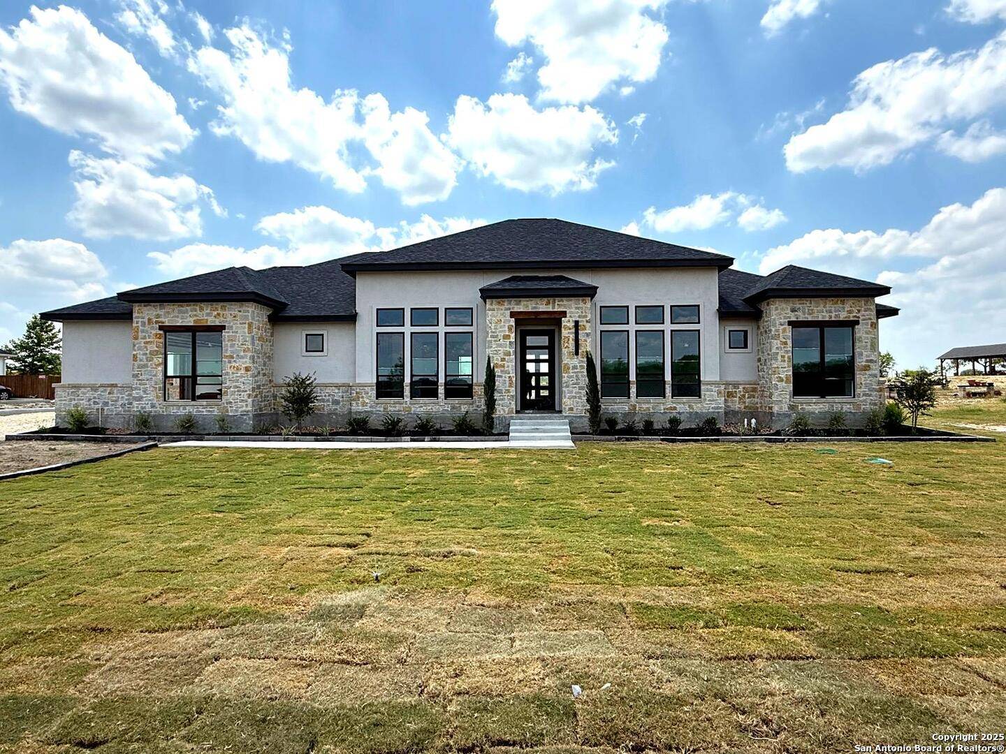 2439 County Road 4713, Lacoste, TX 78039
