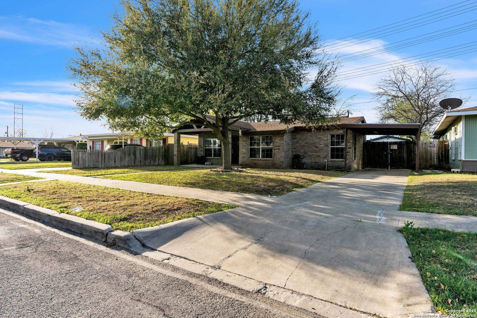 110 Edgebrook, San Antonio, TX 78213