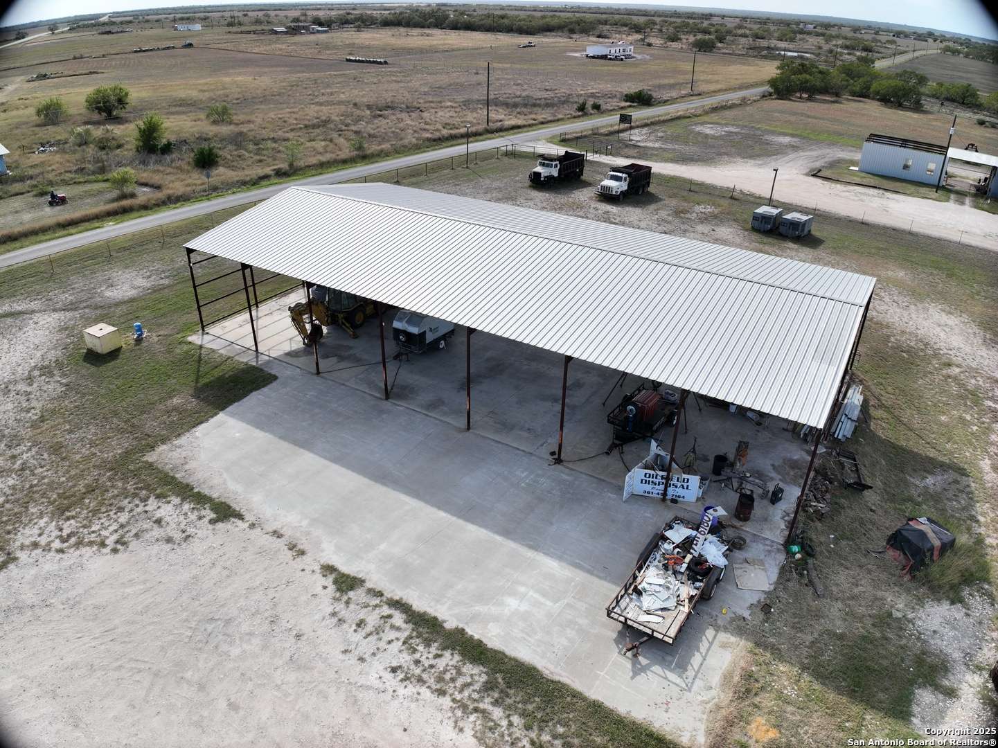 Kenedy, TX 78119,6542 County Rd 152